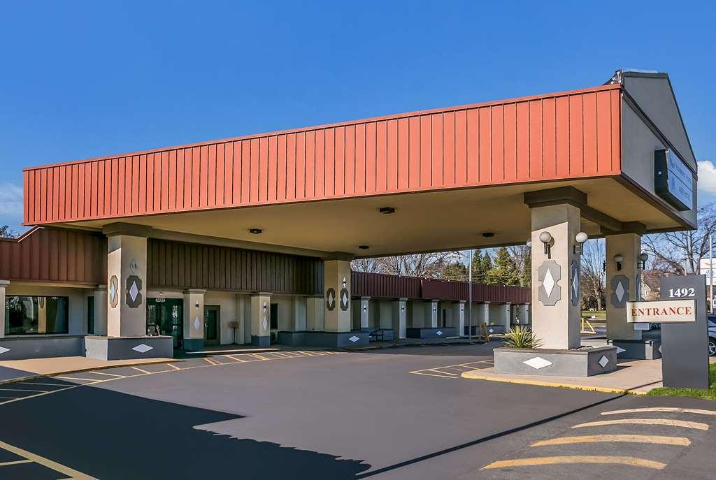 Rodeway Inn Rohrerstown Exterior foto